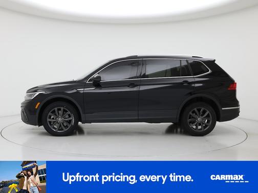 Black 2023 Volkswagen Tiguan SE