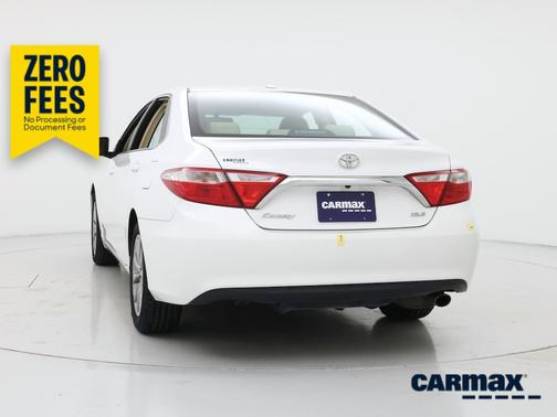 White 2017 Toyota Camry XLE
