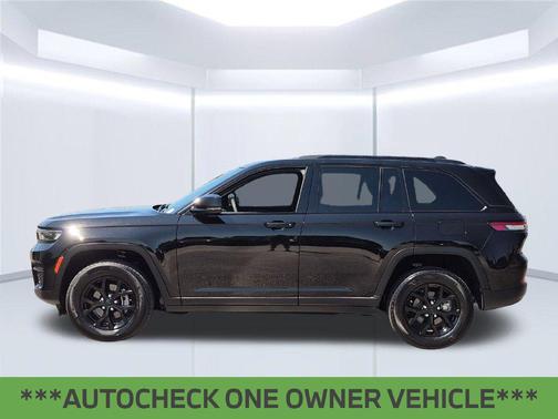 Diamond Black Crystal Pearlcoat 2025 Jeep Grand Cherokee Altitude