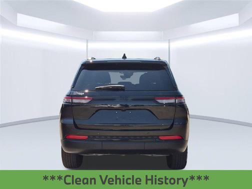 Diamond Black Crystal Pearlcoat 2025 Jeep Grand Cherokee Altitude