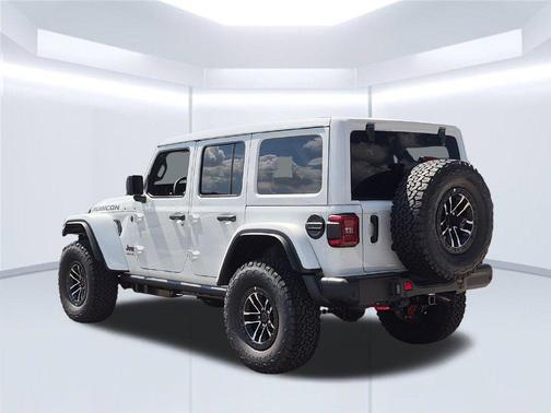 Bright White Clearcoat 2027 Jeep Wrangler Rubicon