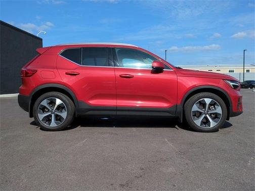 2024 Volvo XC40 B5 Core