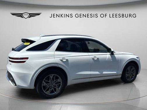 Alta White 2025 Genesis GV70 2.5T