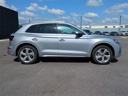 2022 Audi Q5 45 S line quattro Premium