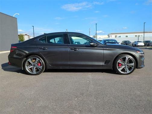 2025 Genesis G70 2.5T