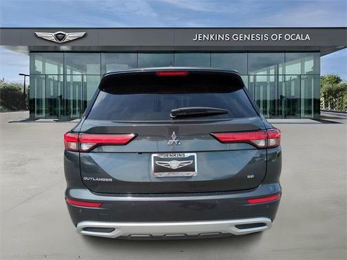2024 Mitsubishi Outlander SE