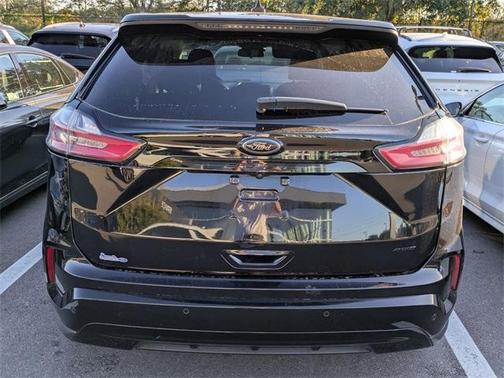 2022 Ford Edge SE