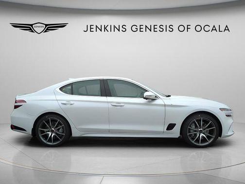 Uyuni White 2026 Genesis G70 2.5T Prestige