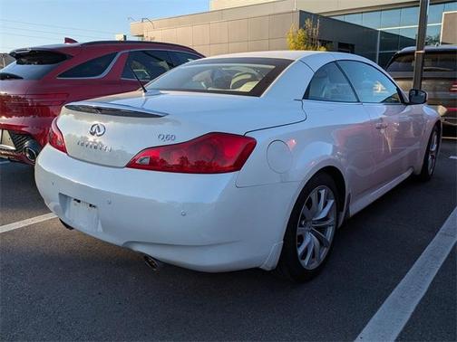 2015 INFINITI Q60 Base