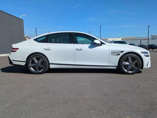 Uyuni White 2026 Genesis G80 2.5T