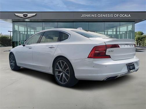 2018 Volvo S90 T5 Momentum