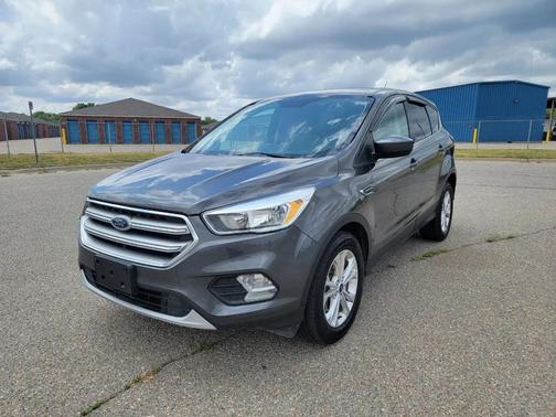 Magnetic Metallic 2017 Ford Escape SE
