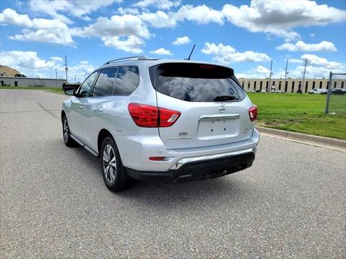 2017 Nissan Pathfinder SV