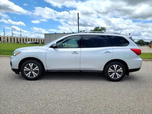 2017 Nissan Pathfinder SV