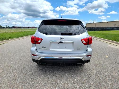 2017 Nissan Pathfinder SV