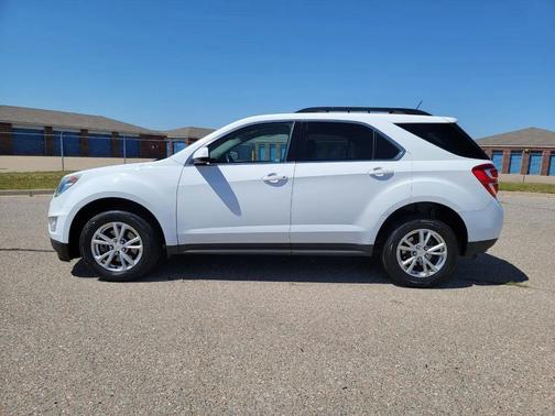 White 2017 Chevrolet Equinox 1LT