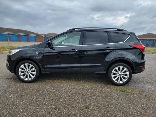 Agate Black Metallic 2019 Ford Escape SEL
