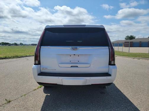 Crystal White Tricoat 2016 Cadillac Escalade ESV Premium