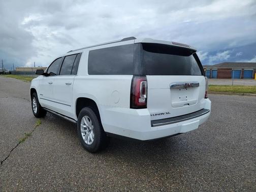 White 2016 GMC Yukon XL Denali