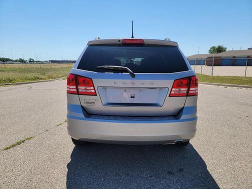 Gray 2016 Dodge Journey SE