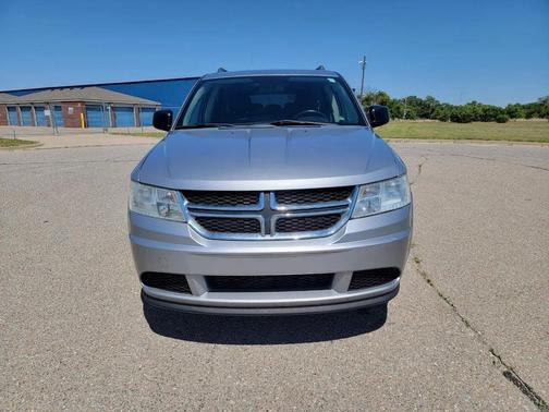 Gray 2016 Dodge Journey SE