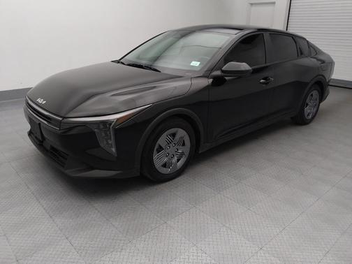 Aurora Black Pearl 2025 Kia K4 LX