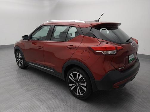 Red 2019 Nissan Kicks SR