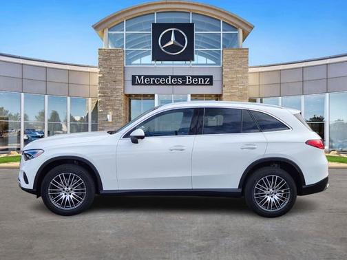 Polar White 2026 Mercedes-Benz GLC 300