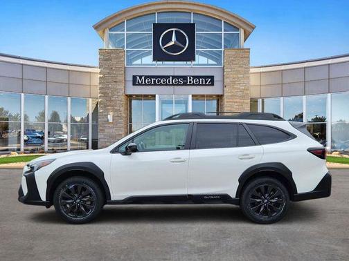 Crystal White Pearl 2025 Subaru Outback Onyx Edition