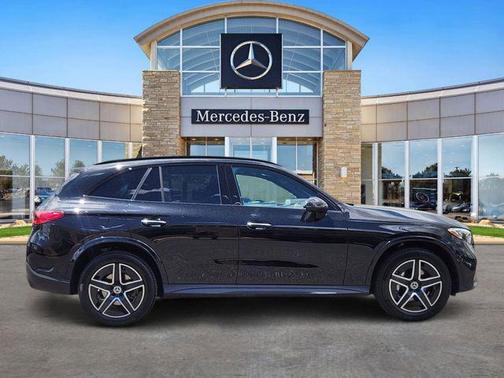 Obsidian Black Metallic 2025 Mercedes-Benz GLC 300 4MATIC
