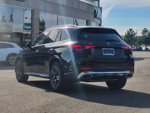 Black 2027 Mercedes-Benz GLC 300 4MATIC