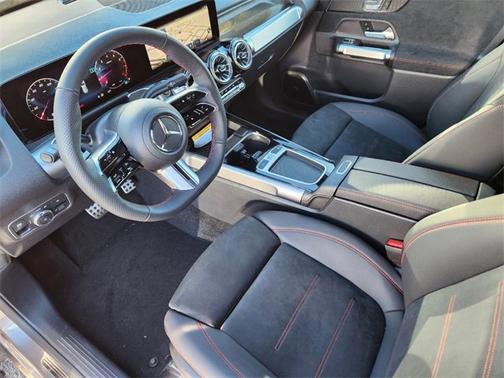 2025 Mercedes-Benz GLB 250