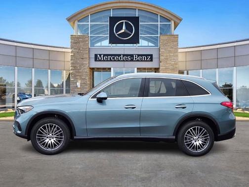 Verde Silver Metallic 2026 Mercedes-Benz GLC 300 4MATIC
