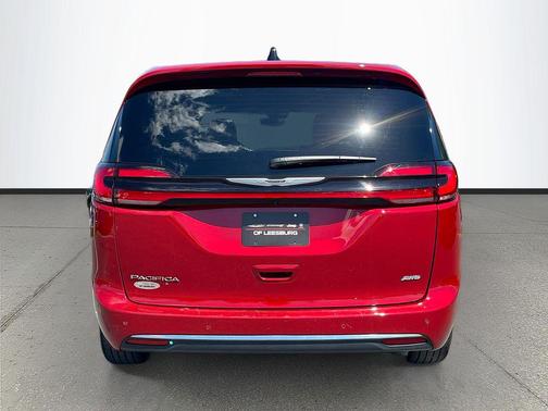 2025 Chrysler Pacifica L