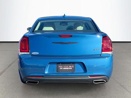 2023 Chrysler 300 Touring