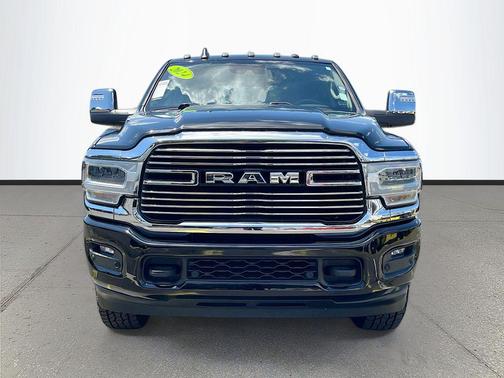 Diamond Black Crystal Pearlcoat 2024 RAM 3500 Laramie Crew Cab 4x4 6'4' Box