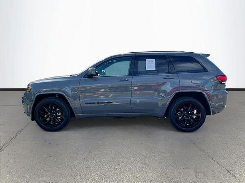 Sting-Gray Clearcoat 2021 Jeep Grand Cherokee Laredo