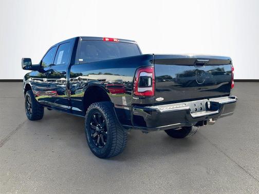 Diamond Black Crystal Pearlcoat 2024 RAM 2500 Big Horn Crew Cab 4x4 6'4' Box