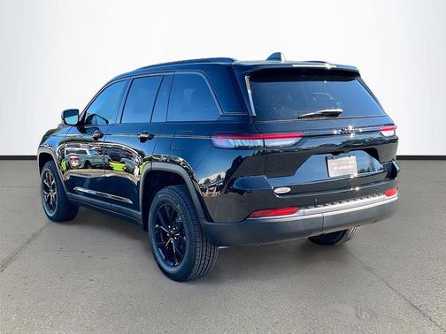 2026 Jeep Grand Cherokee Altitude