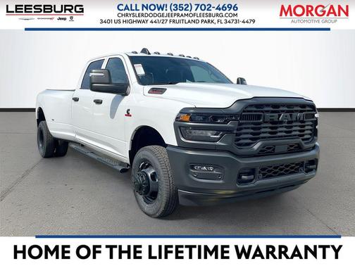 Bright White Clearcoat 2026 RAM 3500 Tradesman Crew Cab 4x4 8' Box