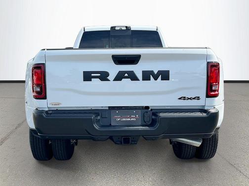 Bright White Clearcoat 2026 RAM 3500 Tradesman Crew Cab 4x4 8' Box