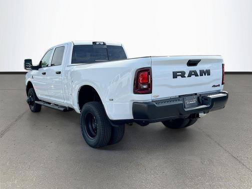 Bright White Clearcoat 2026 RAM 3500 Tradesman Crew Cab 4x4 8' Box