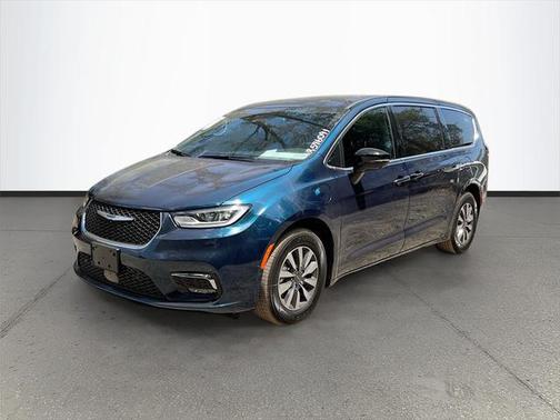 2025 Chrysler Pacifica Hybrid Select