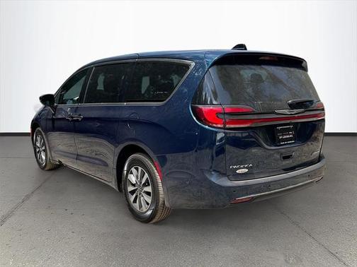 2025 Chrysler Pacifica Hybrid Select
