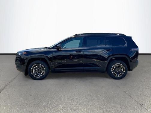 Diamond Black Crystal Pearlcoat 2026 Jeep Cherokee Laredo 4x4