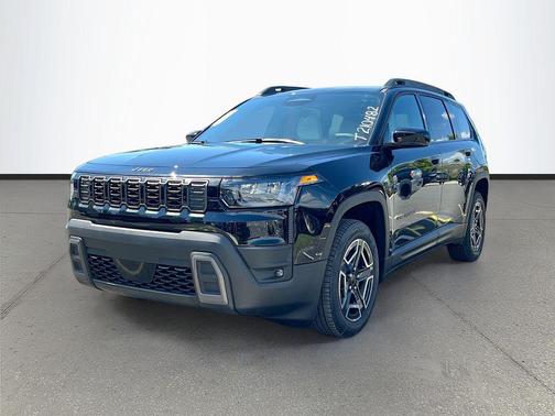 Diamond Black Crystal Pearlcoat 2026 Jeep Cherokee Laredo 4x4
