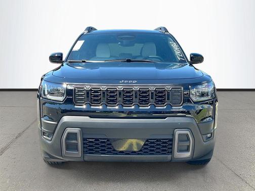 Diamond Black Crystal Pearlcoat 2026 Jeep Cherokee Laredo 4x4