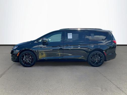 Diamond Black Crystal Pearlcoat 2025 Chrysler Pacifica Limited
