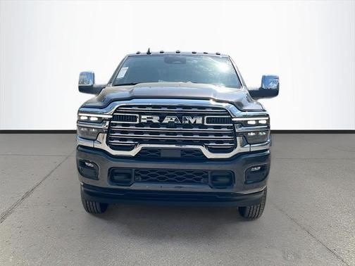 2025 RAM 3500 Limited Crew Cab 4x4 8' Box