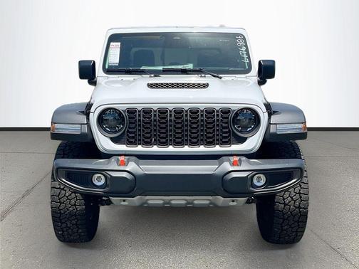 Bright White Clearcoat 2026 Jeep Gladiator Mojave 4x4